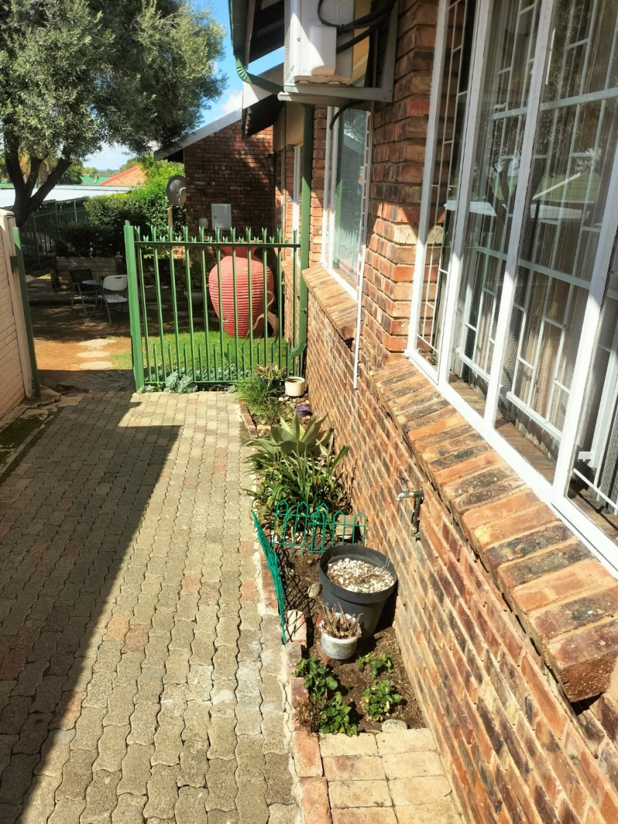 2 Bedroom Property for Sale in Uitsig Free State